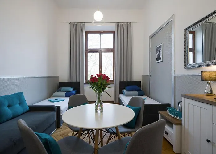 Near The Royal Castle Daire